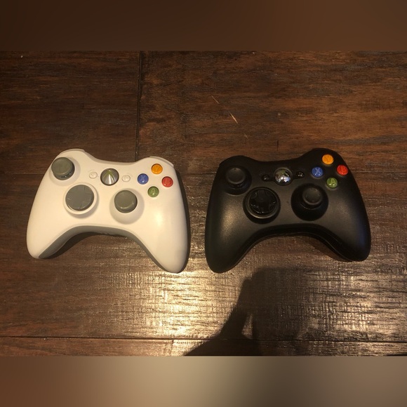 Xbox 360 Console Bundle with Kinect - Picture 3 of 10